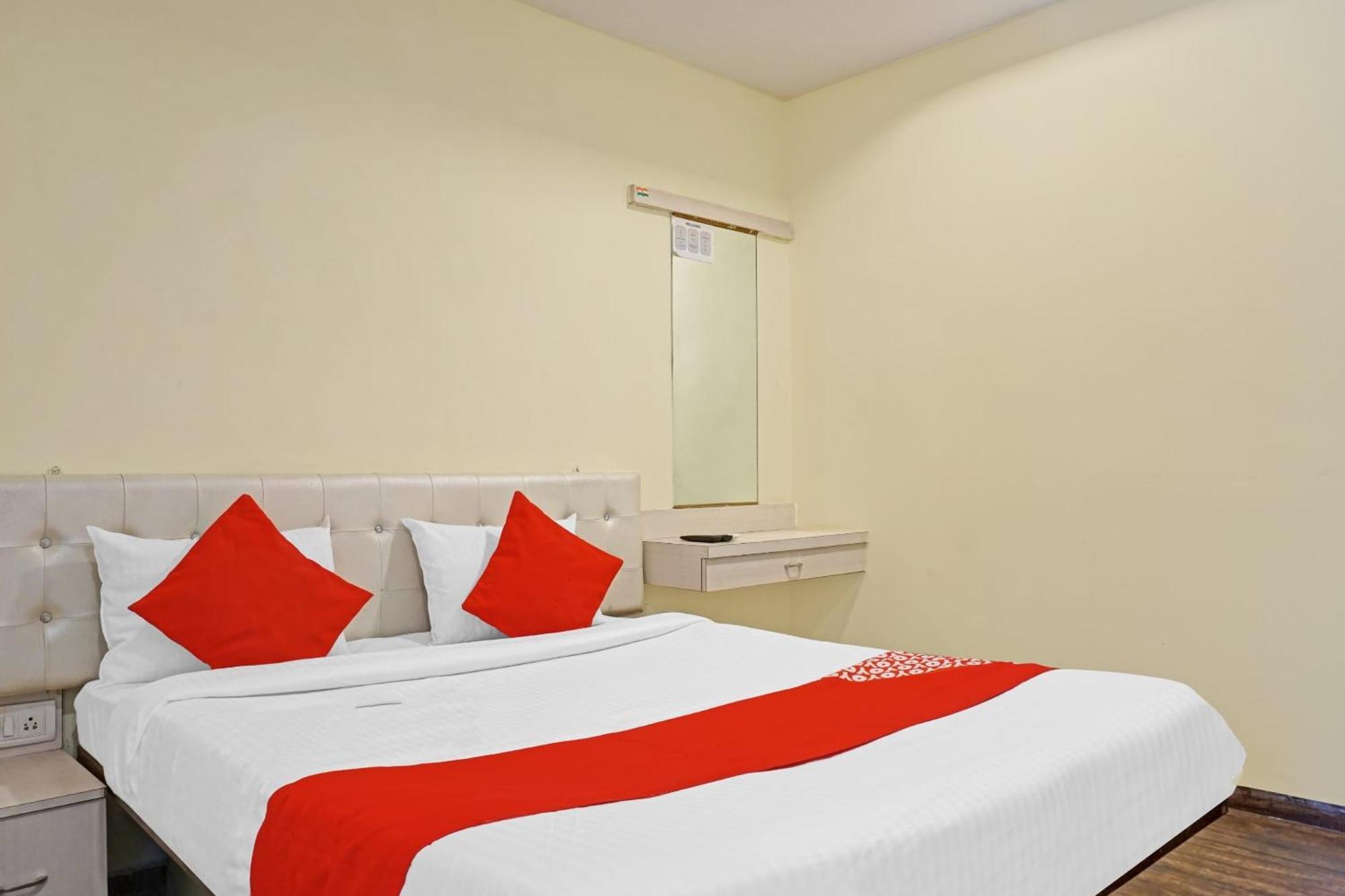 Hotel O 24K Inn Mundhwa Ngoại thất bức ảnh