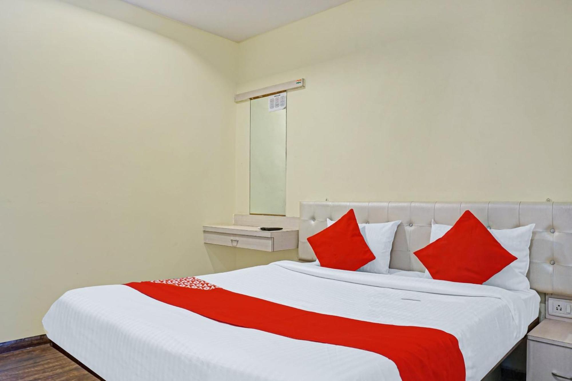 Hotel O 24K Inn Mundhwa Ngoại thất bức ảnh